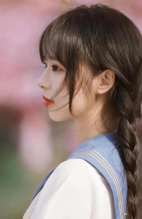 她死后，薄爷跪在墓碑前哭成狗