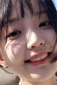 穿越成金丝雀？看她如何逆袭霸总圈