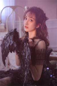 黑历史情报有点猛，开局打假女神