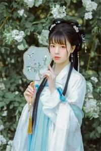 穿成炮灰花瓶,天骄们成我裙下臣