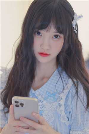 养妹向我跪地求饶后，我被全家关进监狱改造